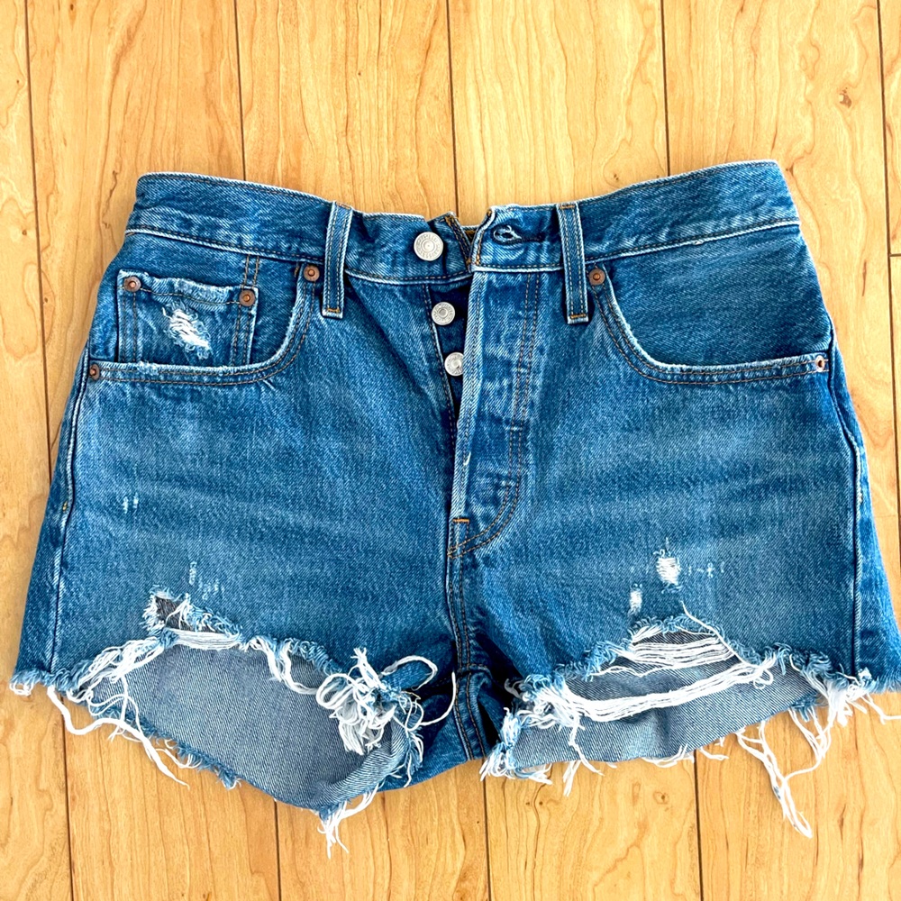 WOMENS* LEVI 501 DENIM SHORTS SIZE 27!!